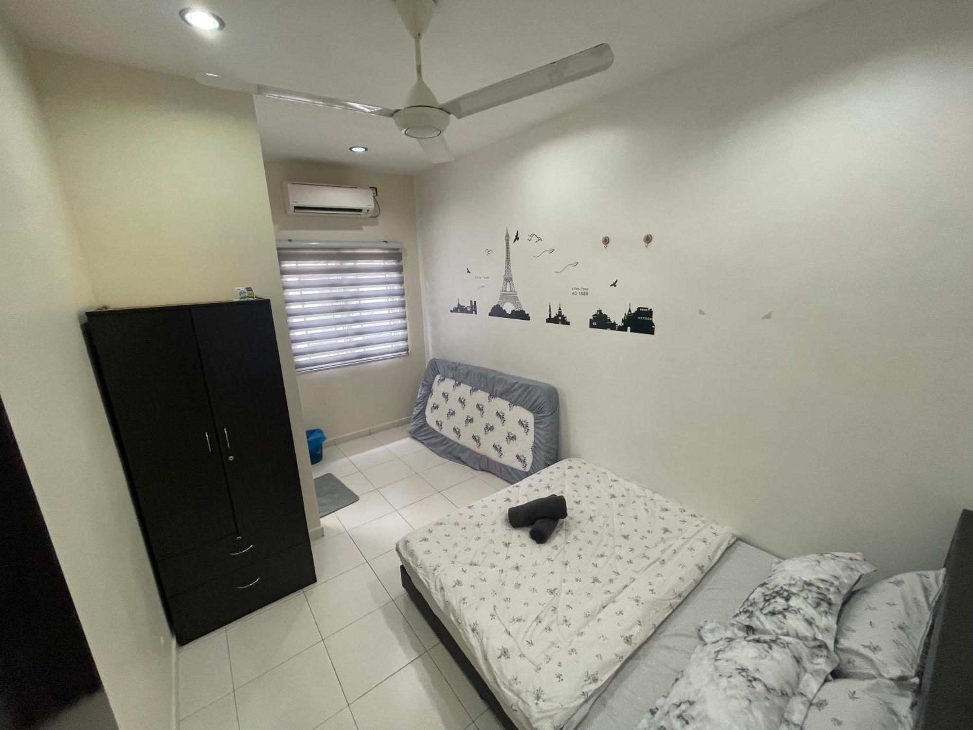 Rumah percutian Setia 9 Austin Near Longsing Yijia Helixuan New Cathay Restaurant *